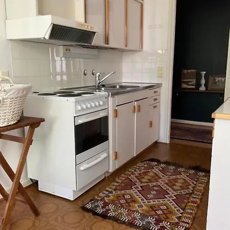 Homestay Kodikas Makuuhuone Yhteiskaeytoessae Olevasta Huoneistosta Kaleva Tampere