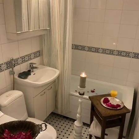 Privatunterkunft Makuuhuone Retrohenkisessae Taiteilijakodissa - Kaleva *