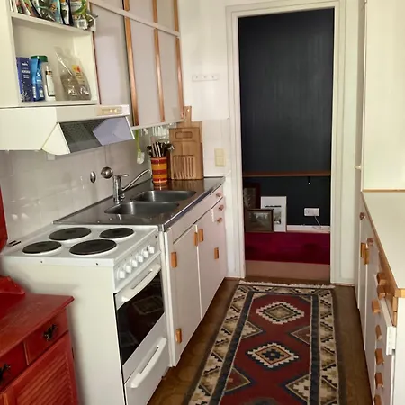 Makuuhuone Retrohenkisessae Taiteilijakodissa - Kaleva Privatunterkunft