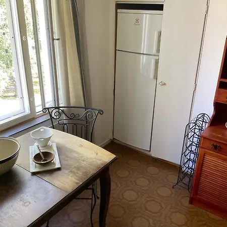 Kodikas Makuuhuone Yhteiskaeytoessae Olevasta Huoneistosta Kaleva Homestay Tampere