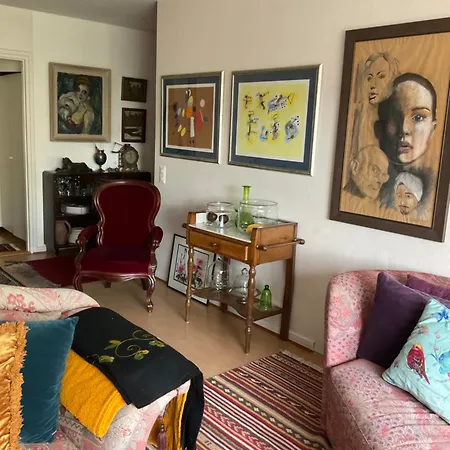 Makuuhuone Retrohenkisessae Taiteilijakodissa - Kaleva *