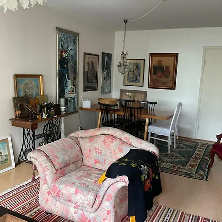 Kwatera prywatna Makuuhuone Retrohenkisessae Taiteilijakodissa - Kaleva Tampere