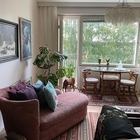 Makuuhuone Retrohenkisessae Taiteilijakodissa - Kaleva *