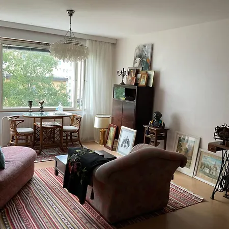 Makuuhuone Retrohenkisessae Taiteilijakodissa - Kaleva *