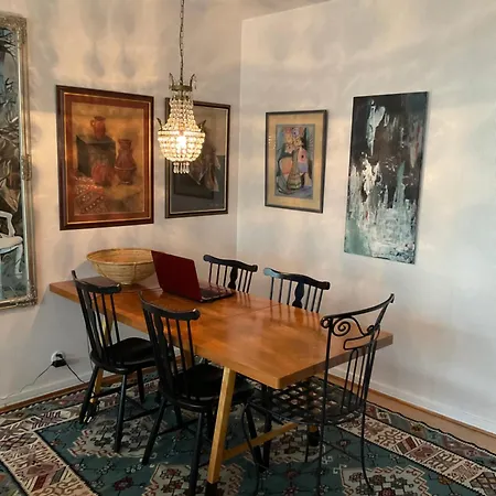 Makuuhuone Retrohenkisessae Taiteilijakodissa - Kaleva * Tampere