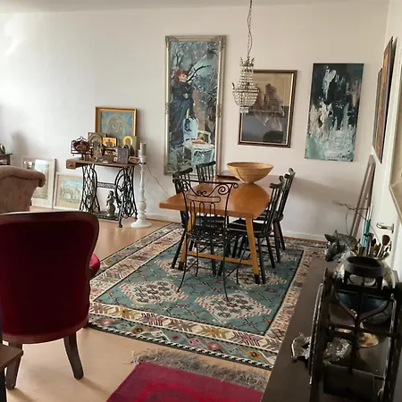 Makuuhuone Retrohenkisessae Taiteilijakodissa - Kaleva * Tampere