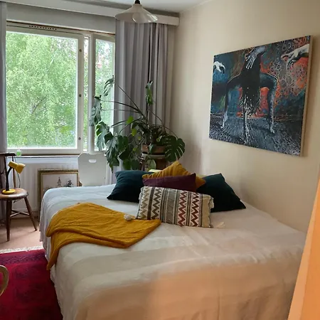 Homestay Kodikas Makuuhuone Yhteiskaeytoessae Olevasta Huoneistosta Kaleva