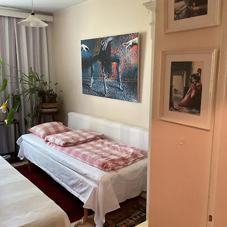 Kwatera prywatna Makuuhuone Retrohenkisessae Taiteilijakodissa - Kaleva Tampere